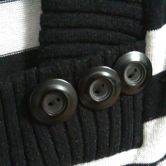 Asymetrical Neck Black and White / Grey White Light Sweater - Picture 4 of 6